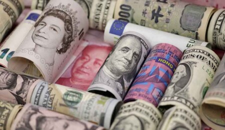 Sterlin 54,10 TL, euro 46,90 TL, dolar 40,32 TL'den işlem görüyor