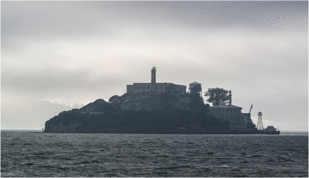 Trump, meşhur Alcatraz hapishanesinin yeniden inşa edilip faaliyete geçirilmesini emretti