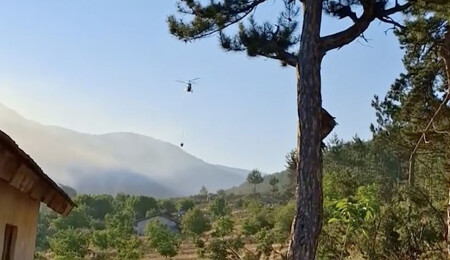 Kırklareli ve Balıkesir'deki orman yangınlarına havadan ve karadan müdahale ediliyor