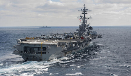 ABD bölgede daha fazla uçak gemisi konuşlandırarak İran'a yönelik deniz ablukasını sıkılaştırıyor