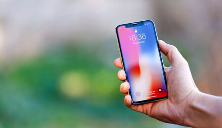 Apple, tartışmalı Sıvı Cam tasarımından vazgeçmiyor