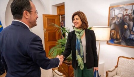 Hristodulidis cumartesi günü Holguin’le görüşeceklerini açıkladı