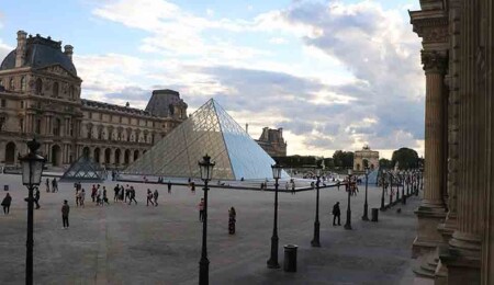 Fransız hükümeti tarihi eserlerin çalındığı Louvre Müzesi için yeni güvenlik tedbirleri uygulamaya koydu