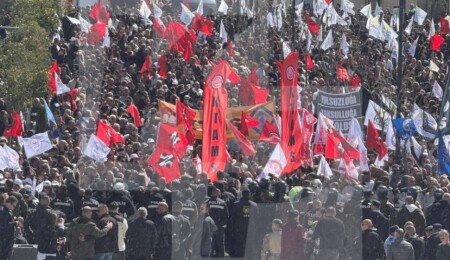 Hayat pahalılığı eylemi Rum basınında yer aldı: “Meclis Avlusunda Göz Yaşartıcı, Cop ve Şiddet”