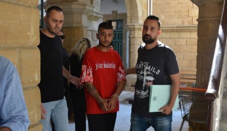 Uyuşturucu alıp, satmakla itham edilen 2 zanlı mahkemeye çıktı!