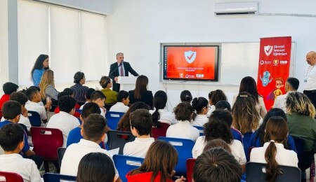 Milli Eğitim Bakanlığı'nın düzenlediği güvenli internet eğitimleri devam ediyor