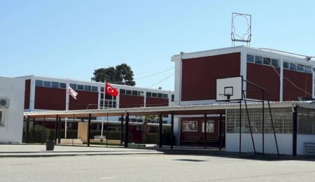 Lefke Gazi Lisesi velilerinden tepki: Yetkililer Lefke’ye gelmekten neden çekiniyor?