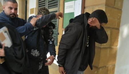 1 kilo uyuşturucuyla yakalanan 2 zanlı, 2 ayı aşmayacak süreyle cezaevine gönderildi