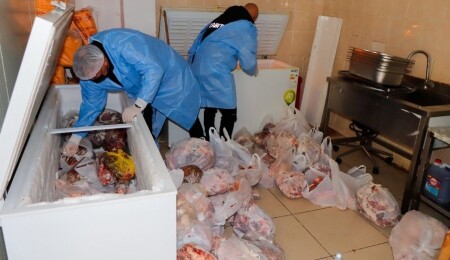 Gazimağusa’da bir kasapta 2 tona yakın kaçak et ve 70 numarasız küçükbaş ele geçirildi