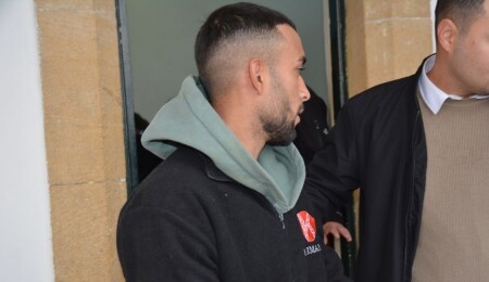 Ülkede izinsiz ikamet eden zanlı 1 gün daha tutuklu kalacak