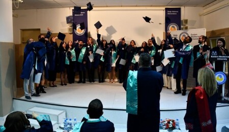 DAÜ Eczacılık Fakültesi mezunları yemin ederek mesleğe adım attı: Güven ve vicdan taşıyan bir misyon