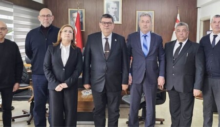 Özdemir Berova, Döviz Büroları Birliği ile görüştü: Piyasada nakit döviz sıkıntısı var