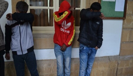 İzinsiz ikamet eden 3 zanlı için 8 gün tutukluluk kararı