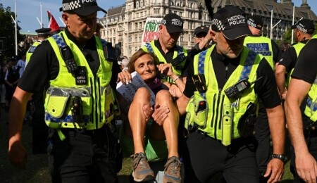 Londra'da "Palestine Action" eylemine 523 gözaltı