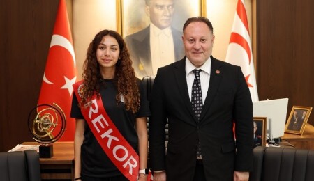 Ziya Öztürkler milli atlet Ada Kafa’yı ağırladı: Kıbrıs Türk gençliği için örnek başarı