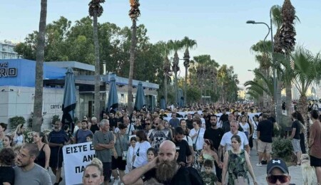 Limasol yangını için ilk protesto yürüyüşü Limasol'da düzenlendi: Binler sokağa indi