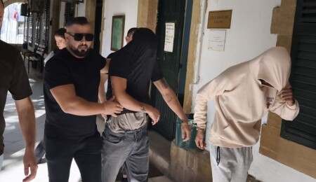 Hem evinde hem de aracında uyuşturucu bulundurmakla itham edilen zanlılar teminatla serbest