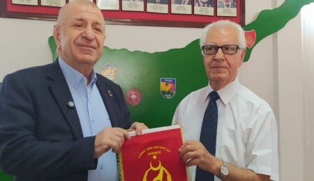 Özdağ’dan Kıbrıs TMT Mücahitler Derneği’ne ziyaret: Kıbrıs'ta iki devletli çözümü destekliyoruz!