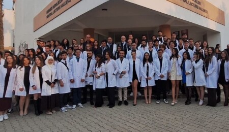 DAÜ Diş Hekimliği Fakültesi’nde beyaz önlük töreni düzenlendi