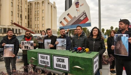 KTOEÖS’ten Başbakanlık ışıklarında tabutlu eylem: Artık gemi yüzmüyor, batmak üzere!