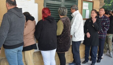 Sahte kira ve ikametgah belgeleriyle oturma izni ithamı: Yenicami muhtarı ve 10 kişi tutuklandı