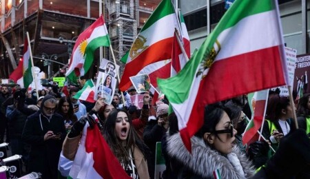 Limasol’da yaşayan İranlılar ülkelerindeki olayları protesto etti