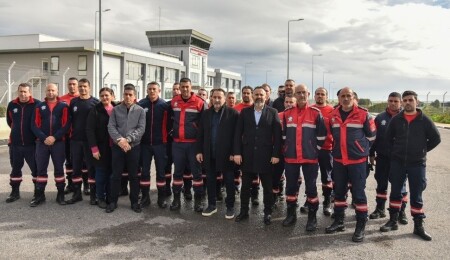 Sendikalar Ercan Havaalanı İtfaiye Birimi önünde: Şok grev öncesi Ocak sonuna kadar süre