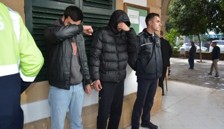 Gönyeli’deki ev açma ve sirkat davasında iki zanlıya 8 gün tutukluluk