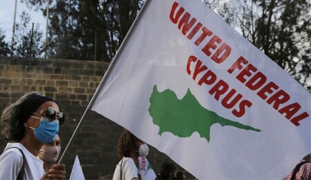 Politis anketi: Kıbrıslı Rumların yüzde 54'ü federal çözümü desteklerken, yüzde 28'i karşı çıkıyor