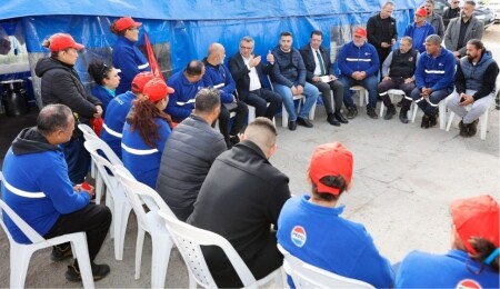 Cumhurbaşkanı Erhürman, grevdeki Ektam çalışanlarını ziyaret ederek görüş ve taleplerini dinledi