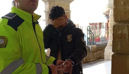 774 gündür ülkede izinsiz ikamet eden zanlı 8 gün  daha tutuklu kalacak