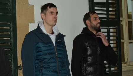 İhracat izni olmayan 176 karton sigarayı taşımakla itham edilen zanlılar 30 gün süreyle cezaevine gönderildi