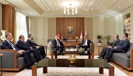 Erhürman, Türkiye Gençlik ve Spor Bakanı Osman Aşkın Bak’ı kabul etti