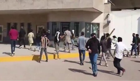 Pakistan'da bir grup gösterici, ABD'nin Karaçi Konsolosluğu'na girmeye çalıştı: 6 kişi hayatını kaybetti