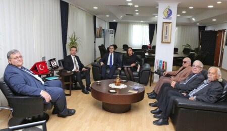 Dışişleri Bakanı Ertuğruloğlu Vakıflar heyetini kabul etti: Kurumun faaliyetleri ele alındı