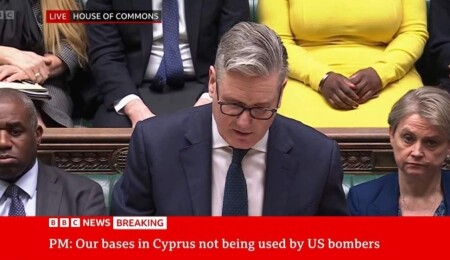 İngiltere Başbakanı: Kıbrıs'ta ABD'ye verilen üs izinleri savunma amaçlı; saldırılara katılmıyoruz
