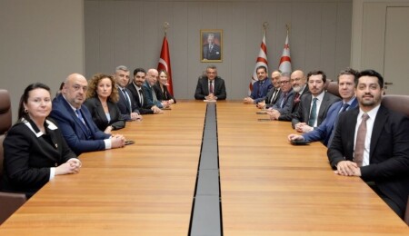 Erhürman, TÜRKONFED ve iş dünyası temsilcilerini kabul etti: İş birliği fırsatları ele alındı