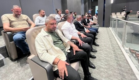 Meclis yeniden toplandı: Tasarının komiteye iletilmesini isteyen sendikalar, Meclis'i canlı takip ediyor