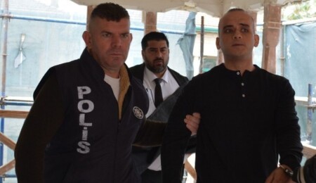 Yaklaşık 15 gram uyuşturucu bulundurmakla suçlanan zanlı 1 yıl hapis cezasına çarptırıldı