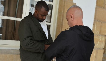 Yaklaşık 45 gram uyuşturucu bulundurmak ve satmakla itham edilen zanlı 3 gün tutuklu kalacak