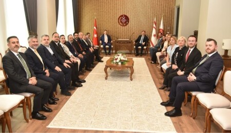 Öztürkler, DEİK Türkiye-KKTC İş Konseyi heyetini kabul etti: İş birlikleri ve kalkınma ele alındı