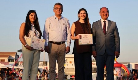 Erhürman, Değirmenlik Akıncılar Belediyesi'nin düzenlediği Dünya Çocuk Şenliğine katıldı