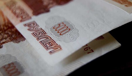 Rusya'da bütçe, düşen petrol fiyatlarıyla 3,4 trilyon ruble açık verdi