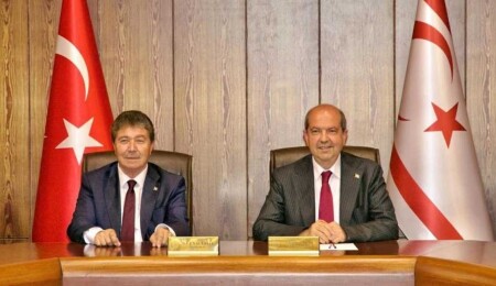 Ersin Tatar yeniden UBP Genel Başkanı seçilen Ünal Üstel'i tebrik etti