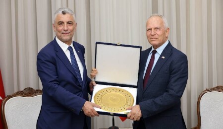 Zorlu Töre, Türkiye Ticaret Bakanı Ömer Bolat'ı kabul etti
