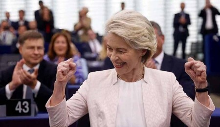 EU’s Von der Leyen Survives Parliament Confidence Vote