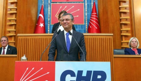 Özgür Özel, 22. Olağanüstü Kurultay'da yeniden CHP Genel Başkanlığına seçildi