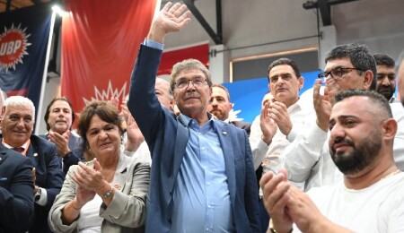 Ünal Üstel zaferini ilan etti!