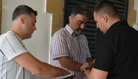 Sahte pasaportla kuzeyden güneye geçmeye çalışmakla itham edildi!
