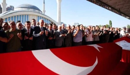 Türkiye, yangında hayatını kaybeden kahraman şehitlerini defnetti